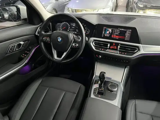 BMW-320i-2021