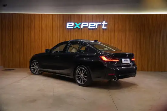 BMW-320i-2019