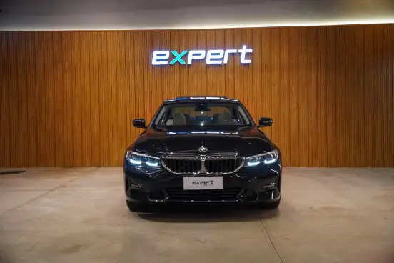 BMW-320i-2019