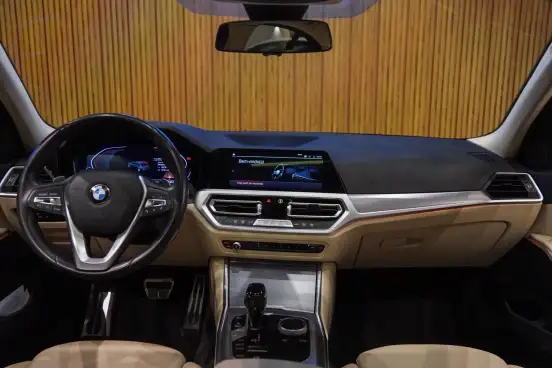 BMW-320i-2019