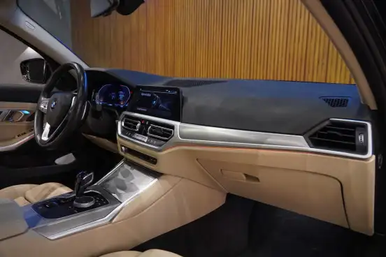 BMW-320i-2019
