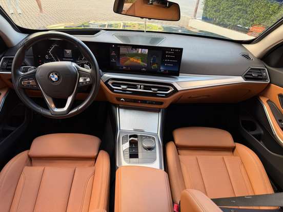 BMW-320i-2022