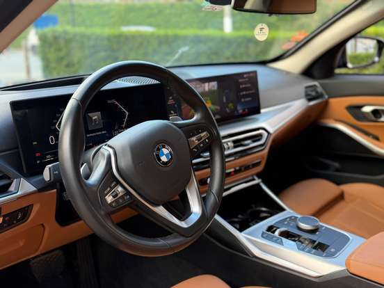 BMW-320i-2022