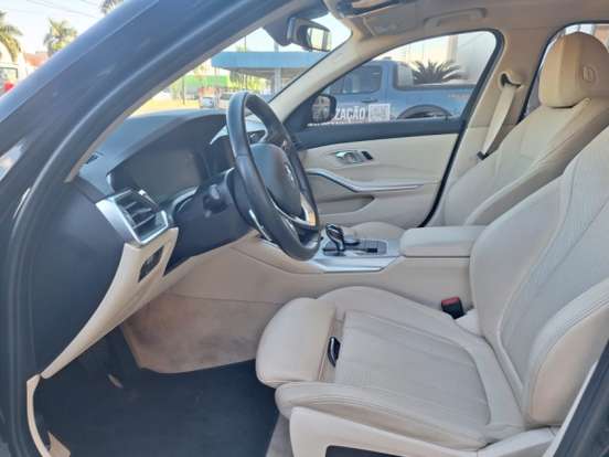 BMW-320i-2022