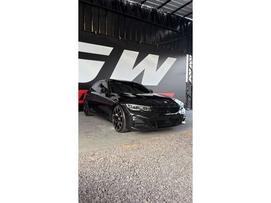 BMW-320i-2021