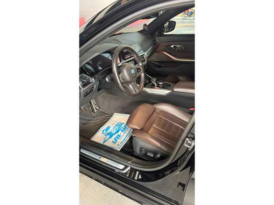 BMW-320i-2021