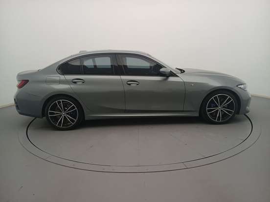 BMW-320i-2023