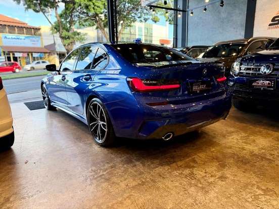 BMW-320i-2021