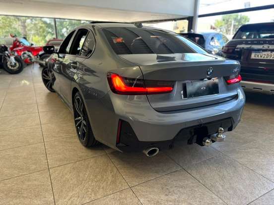 BMW-320i-2023