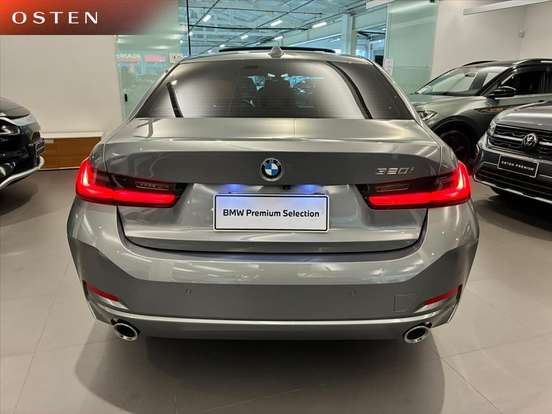 BMW-320i-2023
