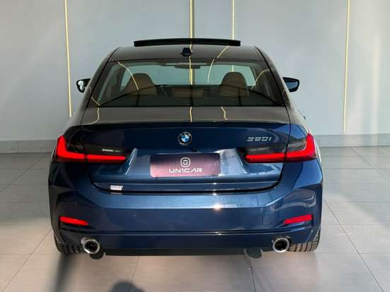 BMW-320i-2023
