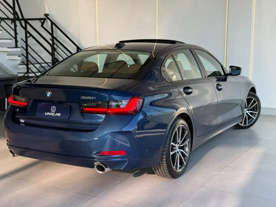 BMW-320i-2023