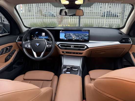 BMW-320i-2022