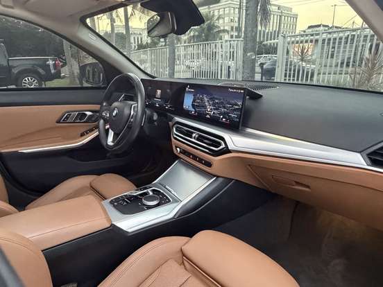 BMW-320i-2022