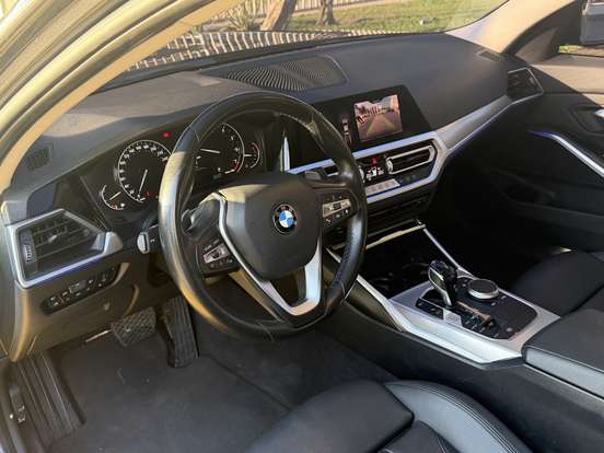 BMW-320i-2019