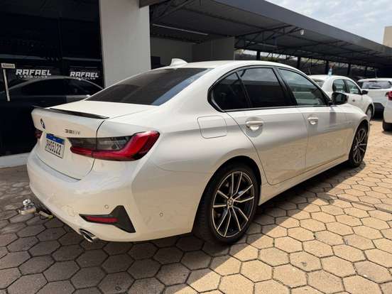 BMW-320i-2019