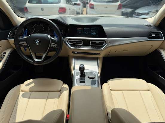 BMW-320i-2019