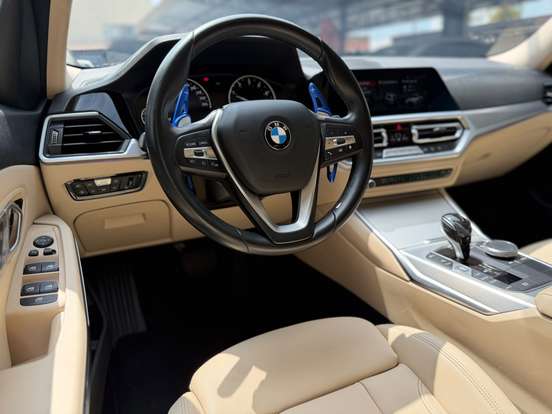 BMW-320i-2019