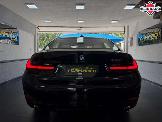 BMW-320i-2019