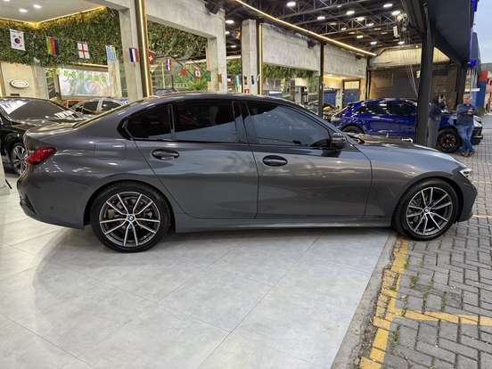 BMW-320i-2020