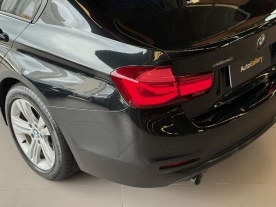 BMW-320i-2018