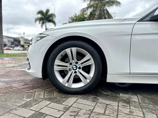 BMW-320i-2.0 SPORT 16V TURBO ACTIVE FLEX 4P AUTOMÁTICO BMW-320i-2018