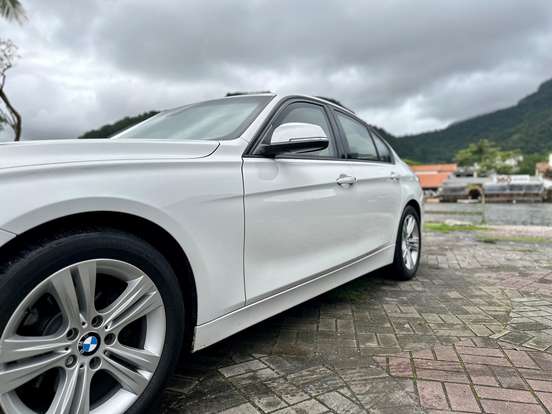 BMW-320i-2018