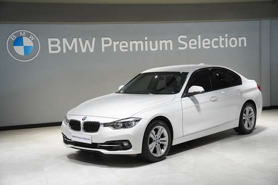 BMW-320i-2017