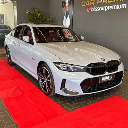 BMW-330e-2024