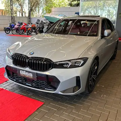 BMW-330e-2024