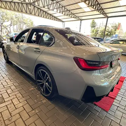 BMW-330e-2024