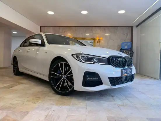 BMW-330e-2021