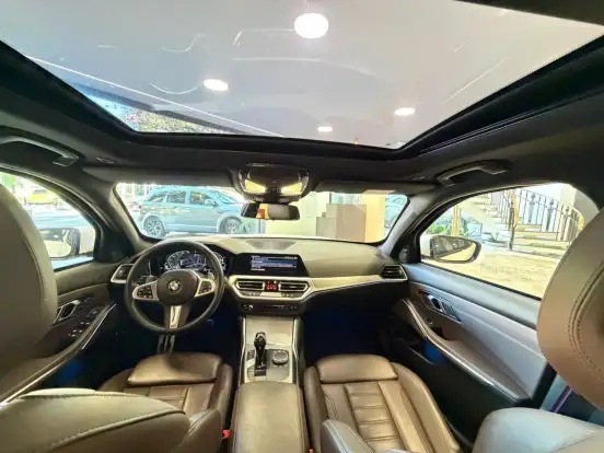 BMW-330e-2021