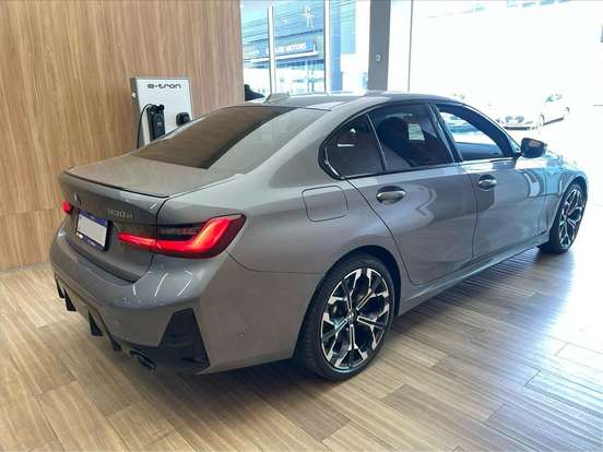 BMW-330e-2024