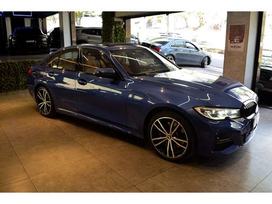 BMW-330e-2020