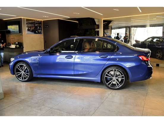 BMW-330e-2020
