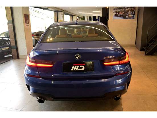 BMW-330e-2020