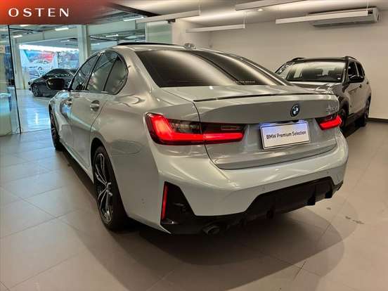BMW-330e-2023