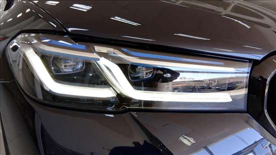 BMW-530e-2021