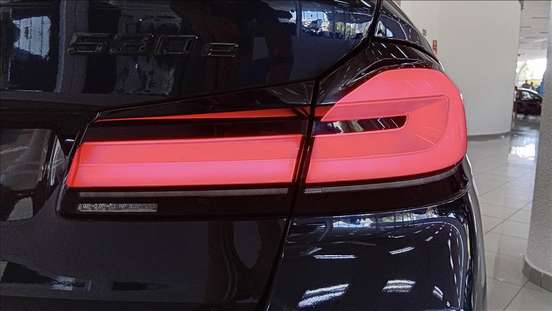 BMW-530e-2021