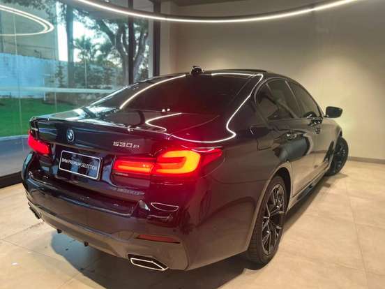 BMW-530e-2023