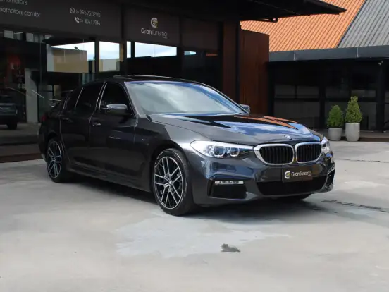 BMW-530i-2.0 16V TURBO GASOLINA M SPORT AUTOMÁTICO BMW-530i-2017