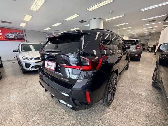 BMW-iX1-2023