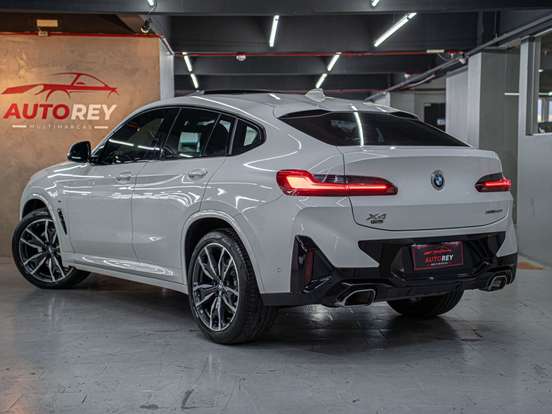 BMW-X4-2022