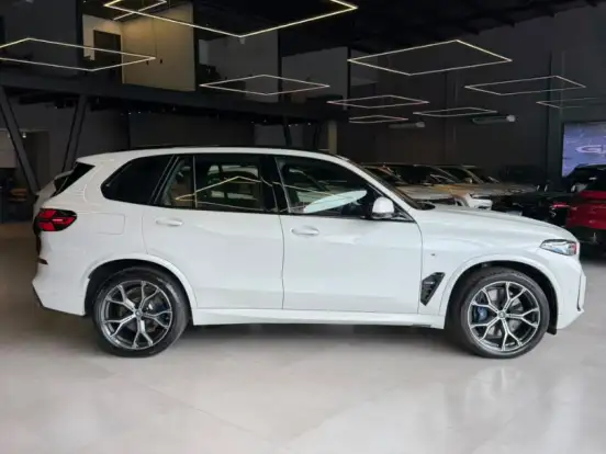 BMW-X5-3.0 I6 TURBO HÍBRIDO XDRIVE50E M SPORT AUTOMÁTICO BMW-X5-2023