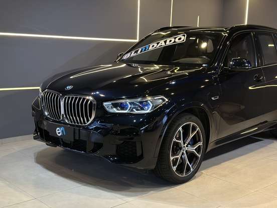 BMW-X5-2021