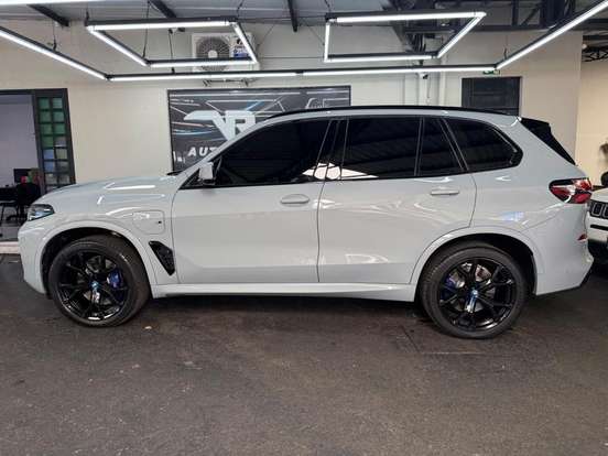 BMW-X5-3.0 I6 TURBO HÍBRIDO XDRIVE50E M SPORT AUTOMÁTICO BMW-X5-2023