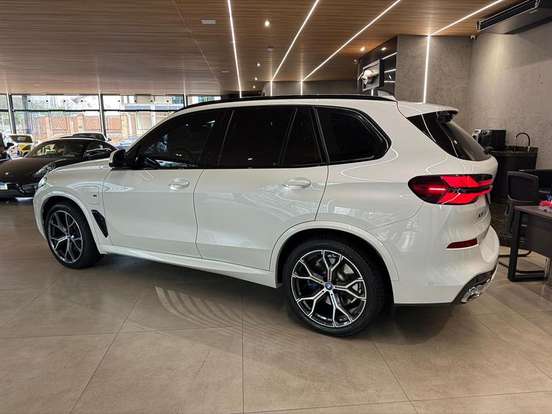 BMW-X5-3.0 I6 TURBO HÍBRIDO XDRIVE50E M SPORT AUTOMÁTICO BMW-X5-2023