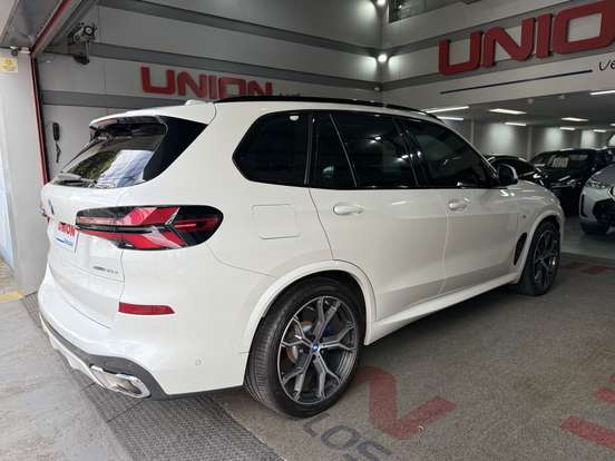 BMW-X5-2023