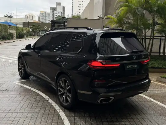 BMW-X7-2021